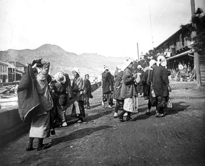 Žena nesoucí náklad uhlí, Nagasaki, Japonsko, c1900 od Unbekannt