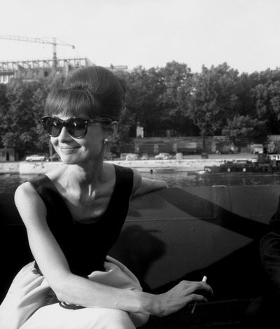 Herečka Audrey Hepburn na natáčení filmu Paris "Paříž, když to syčí" 13. července 1962 od Unbekannt Unbekannt