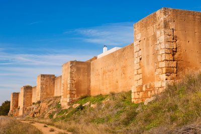 Niebla, provincie Huelva, Andalusie, jižní Španělsko. Hradby obklopující město. od Unbekannt Unbekannt