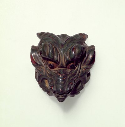 Malovaný zimostráz netsuke, vyřezávaný jako model masky Gagaku, 19. století od Unbekannt Unbekannt