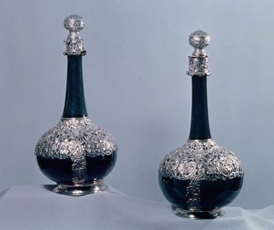 Pár lahví vína upevněných ve stříbře, 1689 od Unbekannt Unbekannt