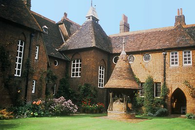 Pohled na exteriér The Red House, Bexleyheath, navržený Williamem Morrisem (1834-96) s Philipem Webbem jako architektem, dokončeno 1859 od Unbekannt Unbekannt