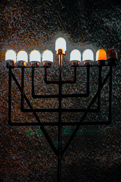 Velká synagoga Menorah, 2018 (ručně přemalovaná fotografie) od Unbekannter Künstler