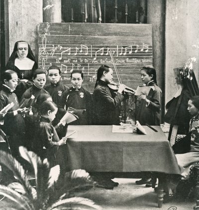 Cvičení koled ve francouzské misii v Číně, počátek dvacátého století (černobílá fotografie) od Unbekannt
