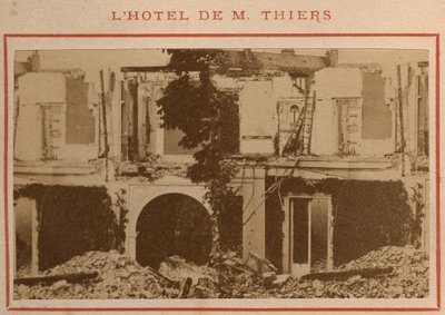 Commune de Paris (1871): Sídlo Adolphe Thierse bylo zničeno po konfiskaci jeho majetku v květnu 1871. Tisk na kartonu, rozm. Rozměr 9 x 5,4 cm od Unbekannt