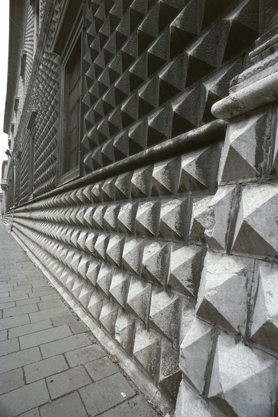 Detail fasády Palazzo dei Diamanti, Ferrara, Itálie (foto) od Benjamin Baud