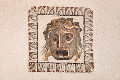 Podlahová mozaika z 1. století př. n. l. zobrazující Dionýsovu masku z římské vily poblíž via Ruffinella v Římě, národní muzeum Říma (museo nazionale romano), Řím, Itálie od Unbekannter Künstler
