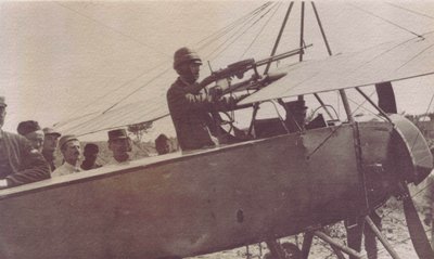 Francouzští vojáci kolem kulometu letadla - 1915 od Unbekannt