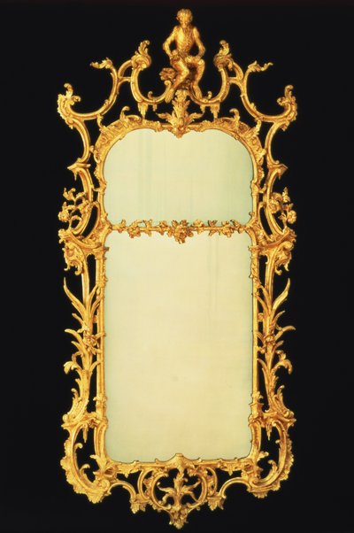 Zrcadlo na molu George III z pozlaceného dřeva, se dvěma deskami, propracovaný hřeben, uprostřed je postava opice na kamenném podstavci, kolem roku 1765 od Unbekannt