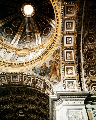Vnitřní pohled na kopuli baziliky svatého Petra (Basilica San Pietro) v Římě. Detail. Začal Michelangelo (Michelangelo) a dokončil Giacomo della Porta a Fontana. Řím, Itálie od Unbekannt