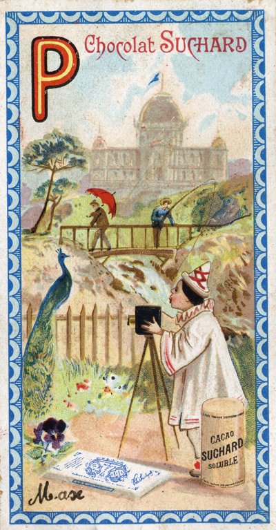 Písmeno P: palác, pavilon, deštník, fotograf, most, rybaření, páv, pensee. Rytina abecedy v úpravě Chocolat Suchard, počátek 20. století. 24 chromolitografií znázorňujících místa, postavy a předměty, které mají být objeveny od Unbekannt