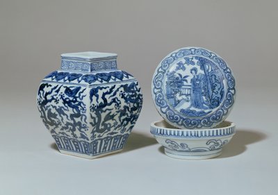 Ming modrobílá čtvercová balustrová nádoba a kruhová krabice, období Chia Ching (1522-66) od Unbekannt