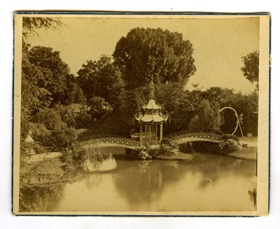 Orleans, Loiret (45), Centre, Francie, Pavilon a čínský most v parku v Orleans od Unbekannter Künstler
