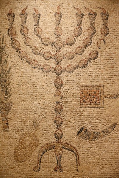 Mozaiková podlaha Portion of a Synagogue (Replika) - originál: Synagoga Beth Alpha, Izrael - 6. století n. l. - Menorah - The Jewish Museum New York, New York, Spojené státy americké od Unbekannt