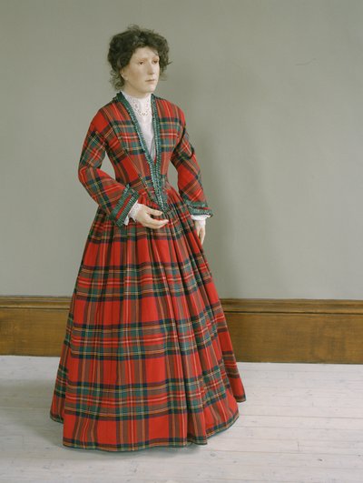 Tartanové vlněné šaty Royal Stewart s nařaseným hedvábným lemováním, kolem 1845-50 od Unbekannt