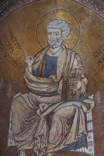 Mozaika svatého Petra uvnitř katedrály Santa Maria Nuova Monreale z 12. století na Sicílii od William M. Timlin