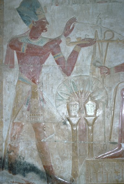 Seti I nabízející kadidlo Horovi, Chrám Setiho I., Egyptská Nová říše, XIX. dynastie, kolem roku 1318 př.nl (polychromovaný reliéf) od Unbekannt