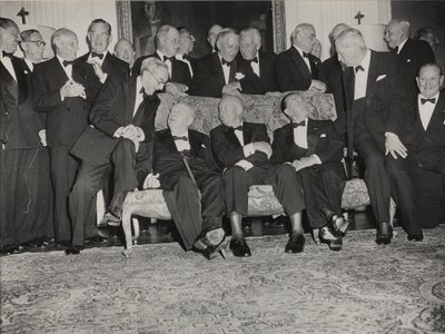 Sir Winston Churchill a Dwight D. Eisenhower na večeři ve Winfield House, domě amerického velvyslance v Londýně od Unbekannter Künstler