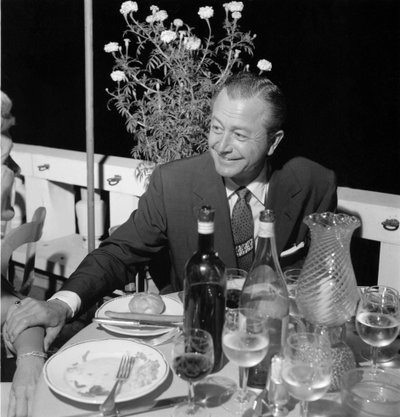HERCI, REŽISÉR ROBERT YOUNG NA BENÁTKÁCH LIDO - 1954 od Unbekannt