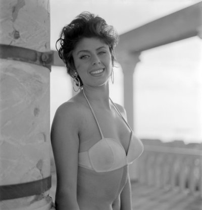 Herečka, HVĚZDIČKA CELINA CELY NA BEACH VENICE LIDO - 1957 od Unbekannt