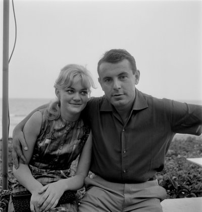 THE DIRECTOR MILOS FORMAN WITH THE ACTRESS BRESCHOVA (Brejchova) AT VENICE LIDO - 1965 od Unbekannt