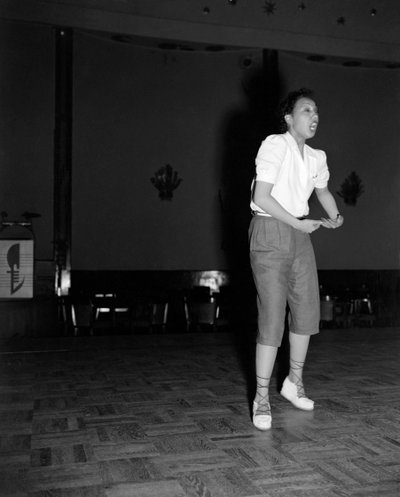 POPOVÝ ZPĚVAČ A TANEČNÍK JOSEPHINE BAKER NA MEZINÁRODNÍM FILMOVÉM FESTIVALU V BENÁTKÁCH LIDO - 1948 od Unbekannt