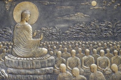 Buddhistický chrám Tinh Xa Ngoc Chau, Život Buddhy, Siddhártha Gautama, Buddha s žáky, učení, Buddha nabádal svých prvních šedesát arahantských učedníků, aby se vydali různými směry kázat Nauku,   Chau Doc, Vietnam, 2018 (pho od Unbekannt