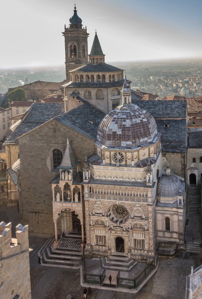 Pohled na Piazza Duomo, Bergamo Alta, Itálie (foto) od Unbekannter Künstler