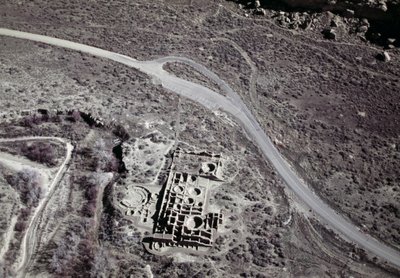 Pohled na starověké osídlení Anasaziů, Chaco Ruins Culture National Park, Chaco Canyon, Nové Mexiko, Spojené státy americké, civilizace Anasaziů od Benjamin Baud