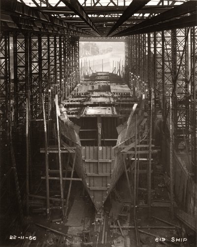 Práce začínají na stavbě hlavní paluby ‚Northbank‘ v loděnici William Doxford & Sons, Sunderland, 22. listopadu 1956 (černobílá fotografie) od Unbekannter Künstler