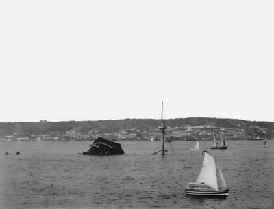 Vrak Maine, Havana, Kuba (černobílá fotografie) od Unbekannt