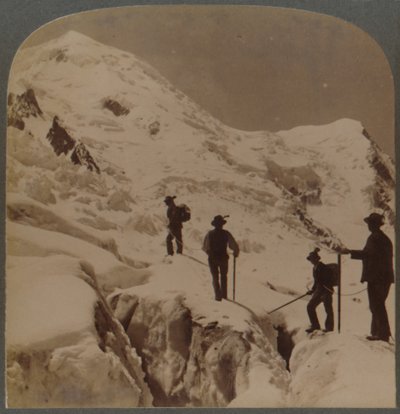 Výstup na Mt. Blanc – přechod Bossons Glacier – Grands Mulets v dálce, Alpy, 1901. od Underwood and Underwood