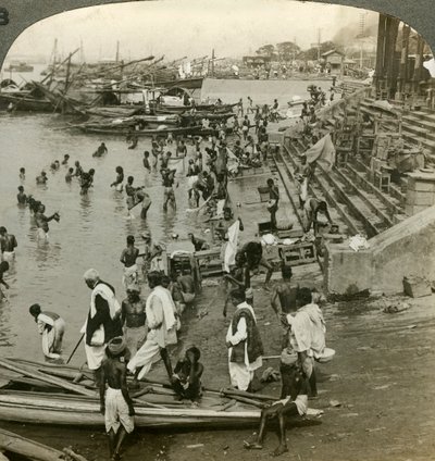 Koupání v Ghat na Ganze, Kalkata, Indie, 1900. od Underwood and Underwood