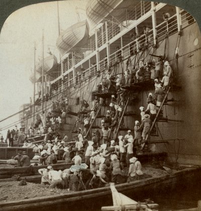 Zauhlování pacifické pošty SS Sibiř, na opevněné námořní stanici Nagasaki, Japonsko, 1904 od Underwood and Underwood
