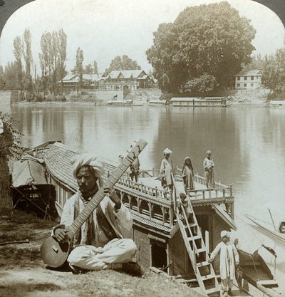 Houseboat party, Jhelum River, Kašmír, Indie, 1900. od Underwood and Underwood