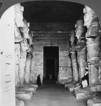 Interiér skalního chrámu Abu Simbel, Egypt, 1905. od Underwood and Underwood