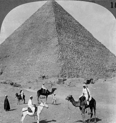 Hrobka krále Chufua, Velká pyramida v Gíze, Egypt, 1905. od Underwood and Underwood