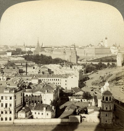 Kremelská zeď, Moskva, Rusko. od Underwood and Underwood