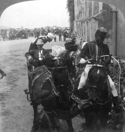 Lord a Lady Curzon v Christ Church, Simla, Indie, 1903. od Underwood and Underwood