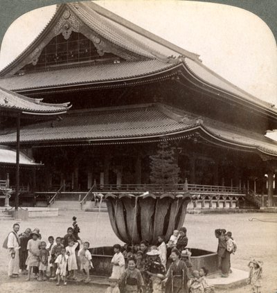 Hlavní průčelí Higashi Hongan-ji, největšího buddhistického chrámu v Japonsku, Kjóto, 1904. od Underwood and Underwood