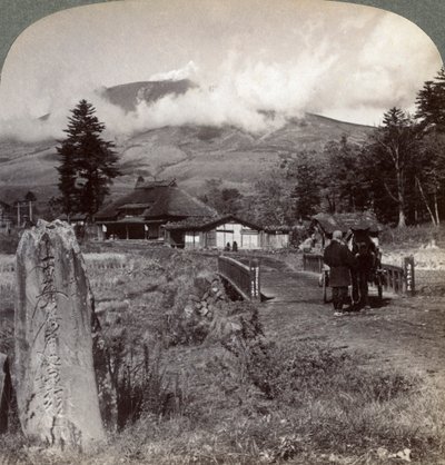 Mount Asama Asamayama, největší aktivní sopka Japonska, severozápadně od Katsukake, 1904. od Underwood and Underwood