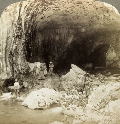 Přírodní most, Warm Spring Creek, Wyoming, USA. od Underwood and Underwood