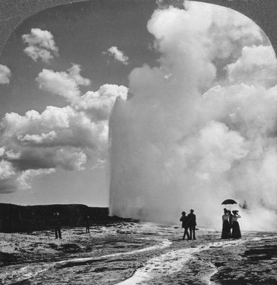 Gejzír Old Faithful, Yellowstonský národní park, USA, počátek 19. století. od Underwood and Underwood