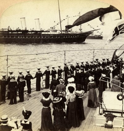 Royal Yacht míjející bitevní loď HMS Nile, Coronation Review, Spithead, Hampshire, 1902. od Underwood and Underwood