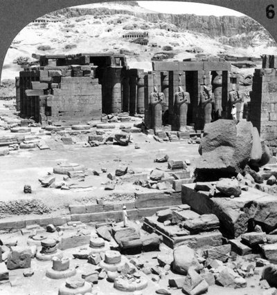 Ramesseum, chrám Ramsese II, v Thébách, Egypt, 1905. od Underwood and Underwood