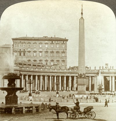 Vatikánský palác z náměstí St Peters, Řím, Itálie. od Underwood and Underwood