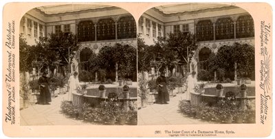 Vnitřní dvůr domu v Damašku, Sýrie, 1900. od Underwood and Underwood
