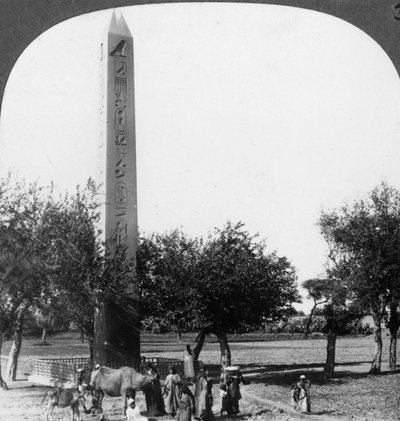 Obelisk z Heliopolis, Egypt, 1905. od Underwood and Underwood