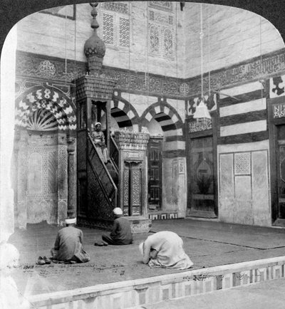 Modlitební výklenek a kazatelna v hrobové mešitě Kait Bey, Káhira, Egypt, 1905. od Underwood and Underwood