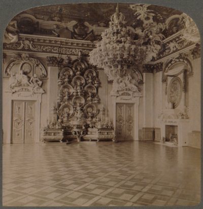 Trůnní sál, Královský palác, Berlín, s příborníkem s talíři a královskými dekoracemi, Německo, 1903 od Underwood and Underwood